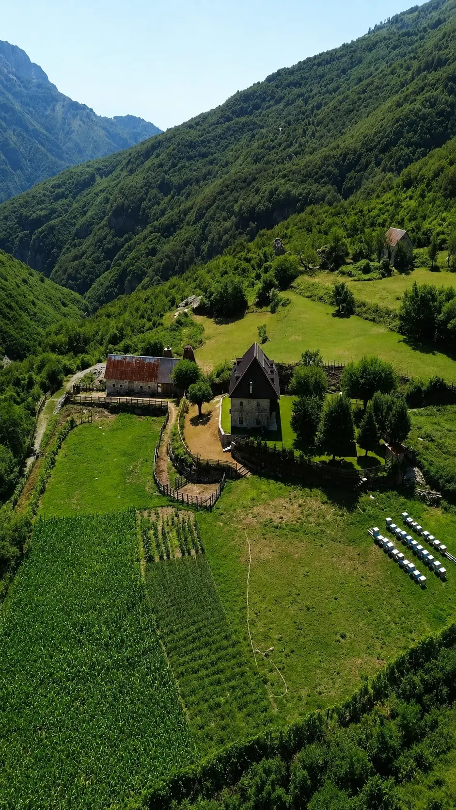 Pamje ajrore e Bujtinës Prebibaj në Curraj të Epërm
