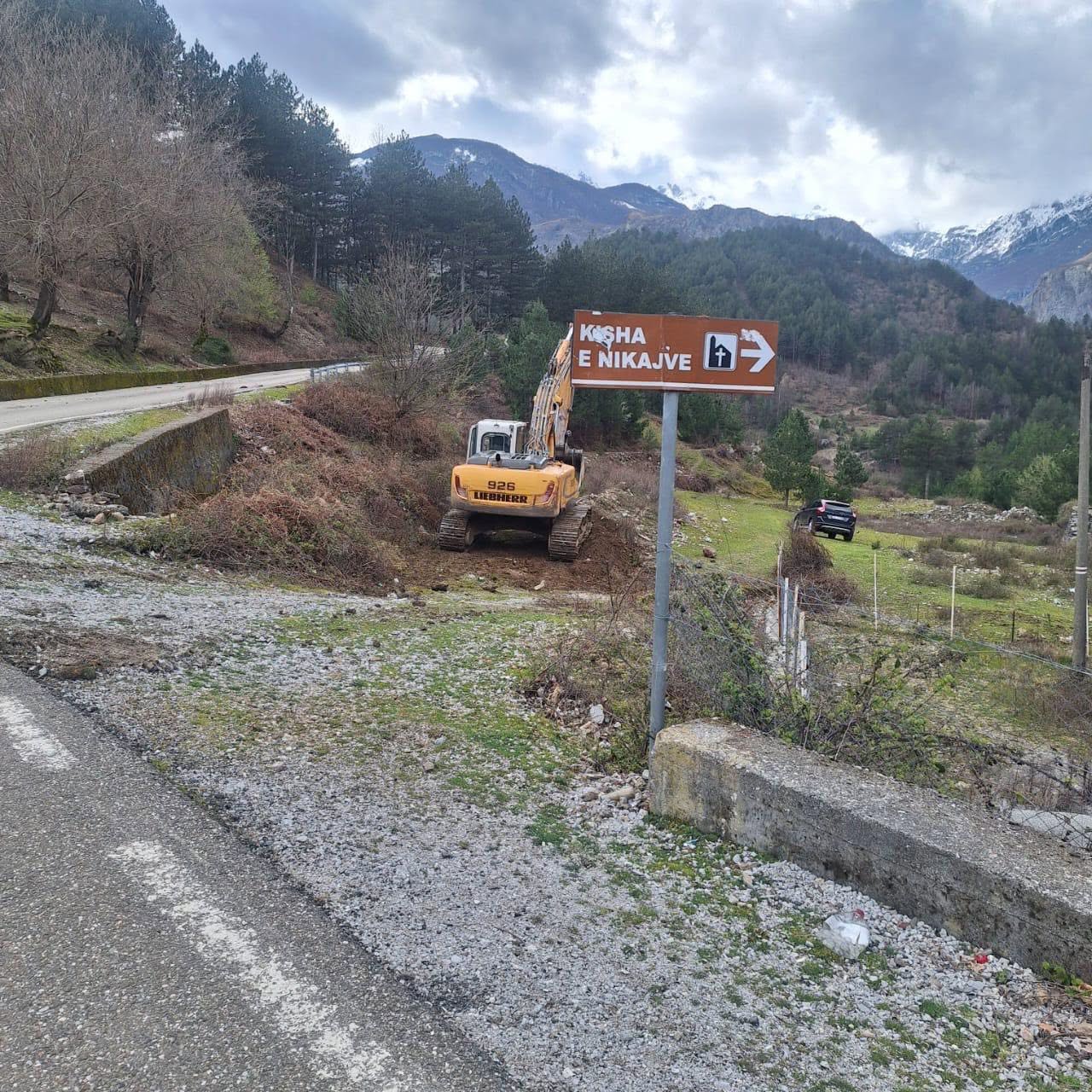Nisja e punimeve për rrugën drejt Kishës së Nikajve.