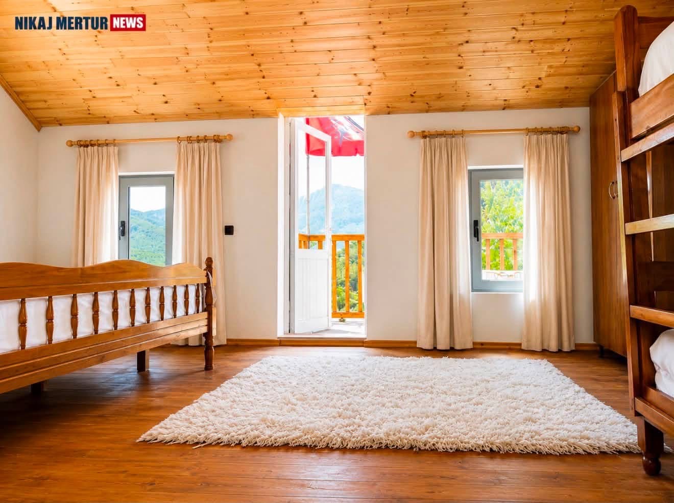 Dhomë me ballkon dhe pamje nga malet e Nikaj-Mërturit