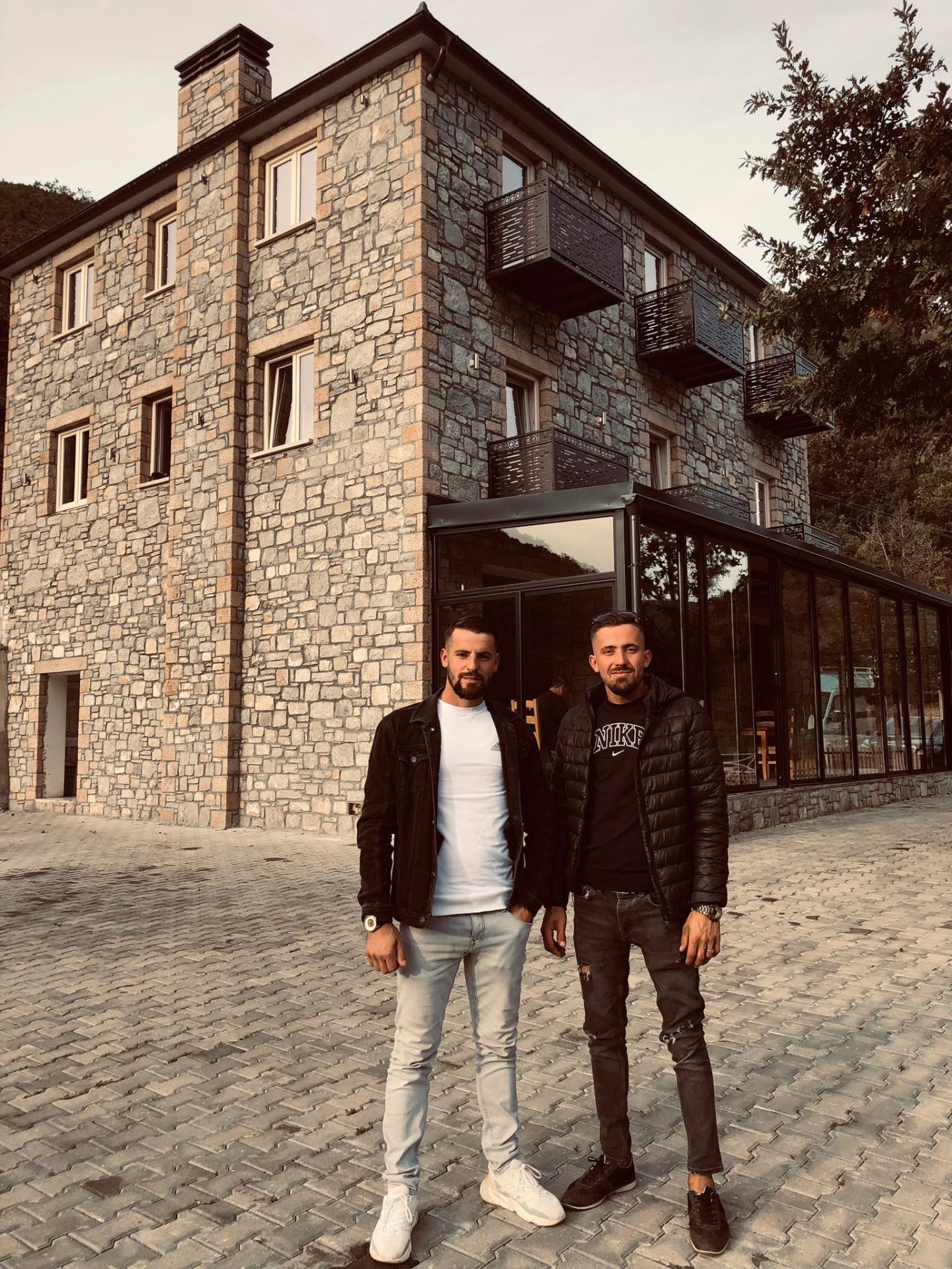GJON DHE ALEKS MARKAJ – VAZHDIMËSIA E TRADITËS SË MJESHTËRVE TË GURIT DHE DRURIT